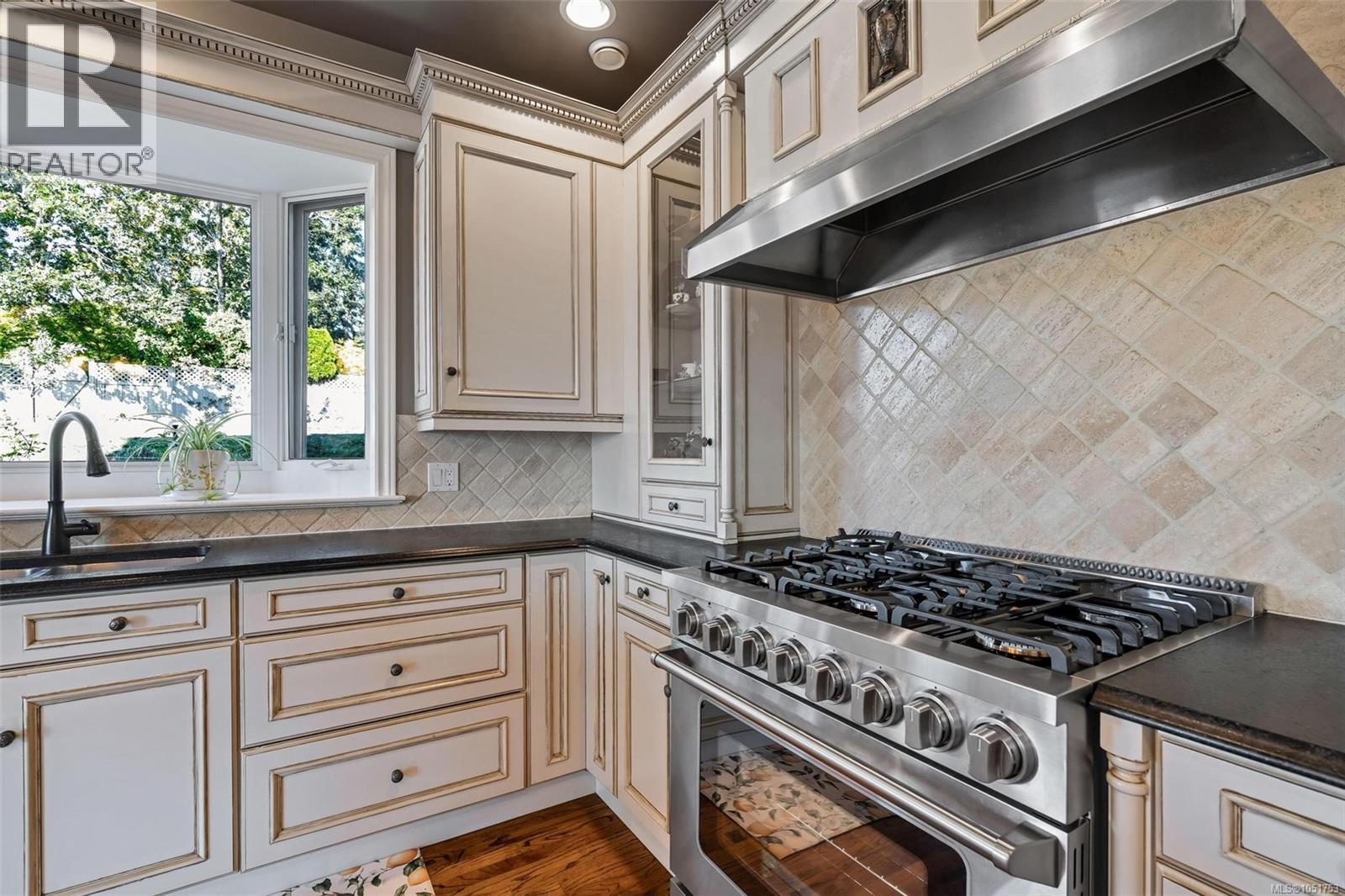 906 Cobblestone Lane - Image 33