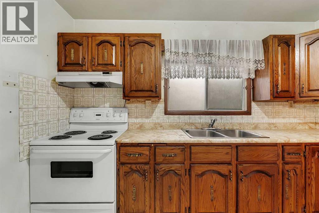 4407 Bowness Road NW - 18