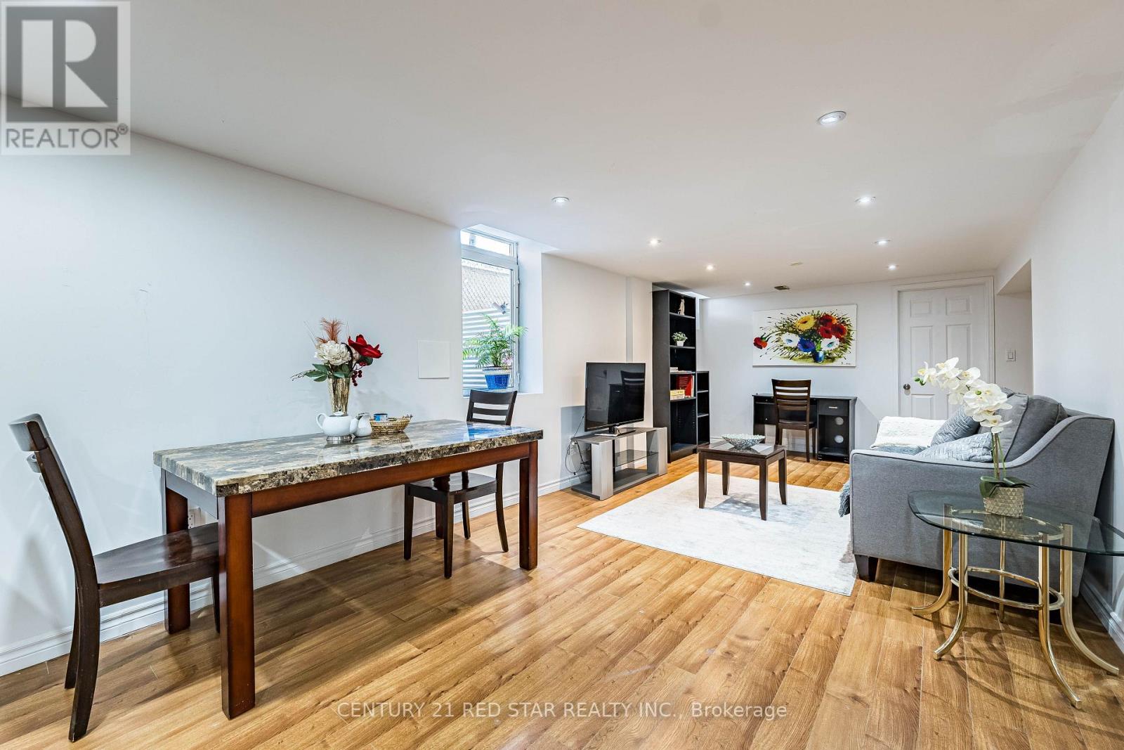 56 FOUNTAINBRIDGE DRIVE - 32