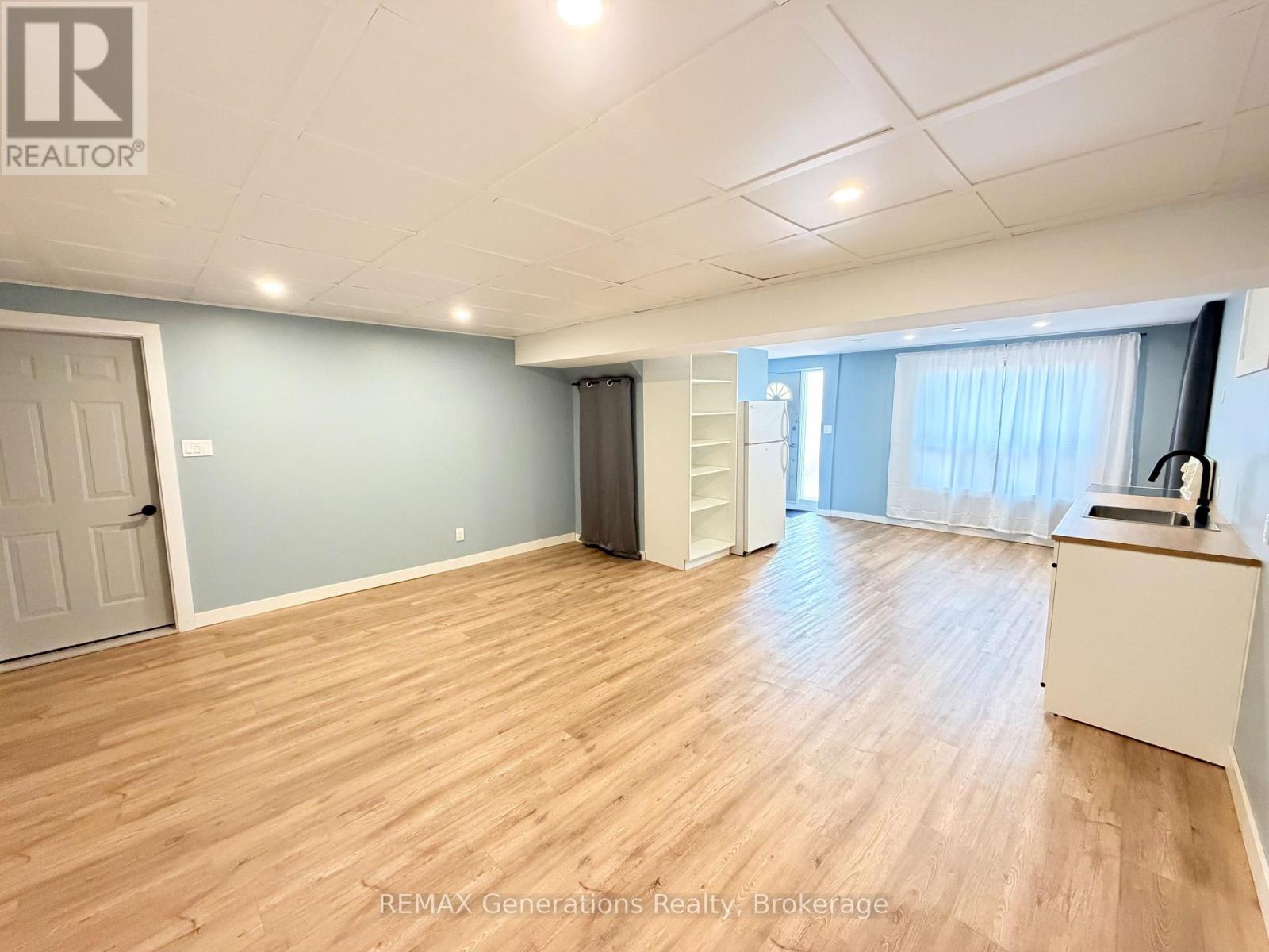 282 ALGOMA STREET N - 24