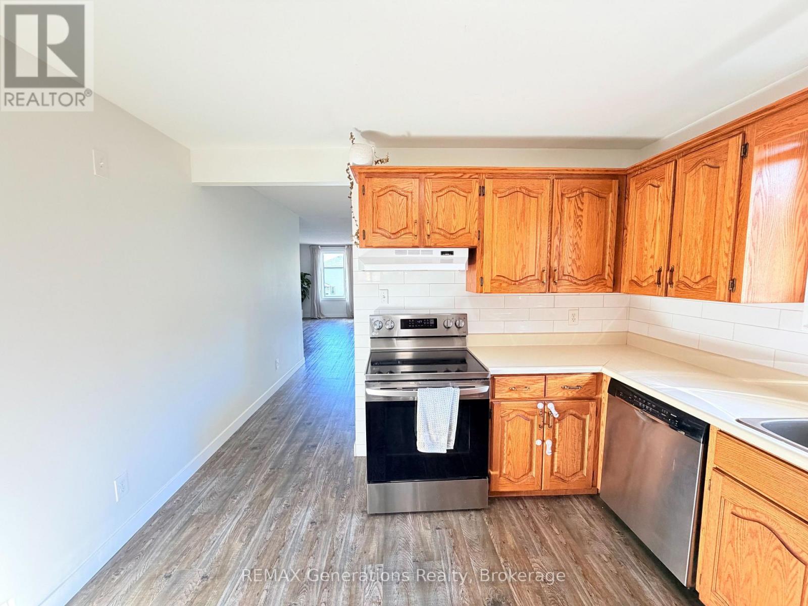 282 ALGOMA STREET N - 11