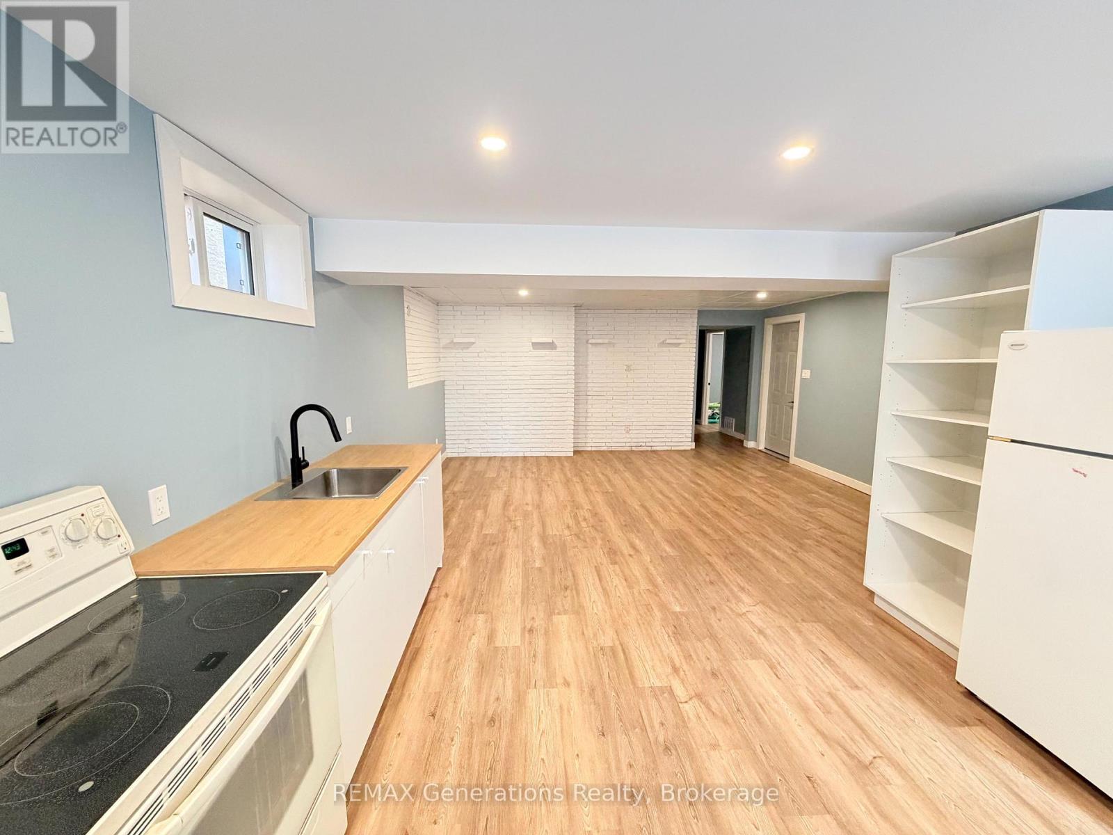 282 ALGOMA STREET N - 19