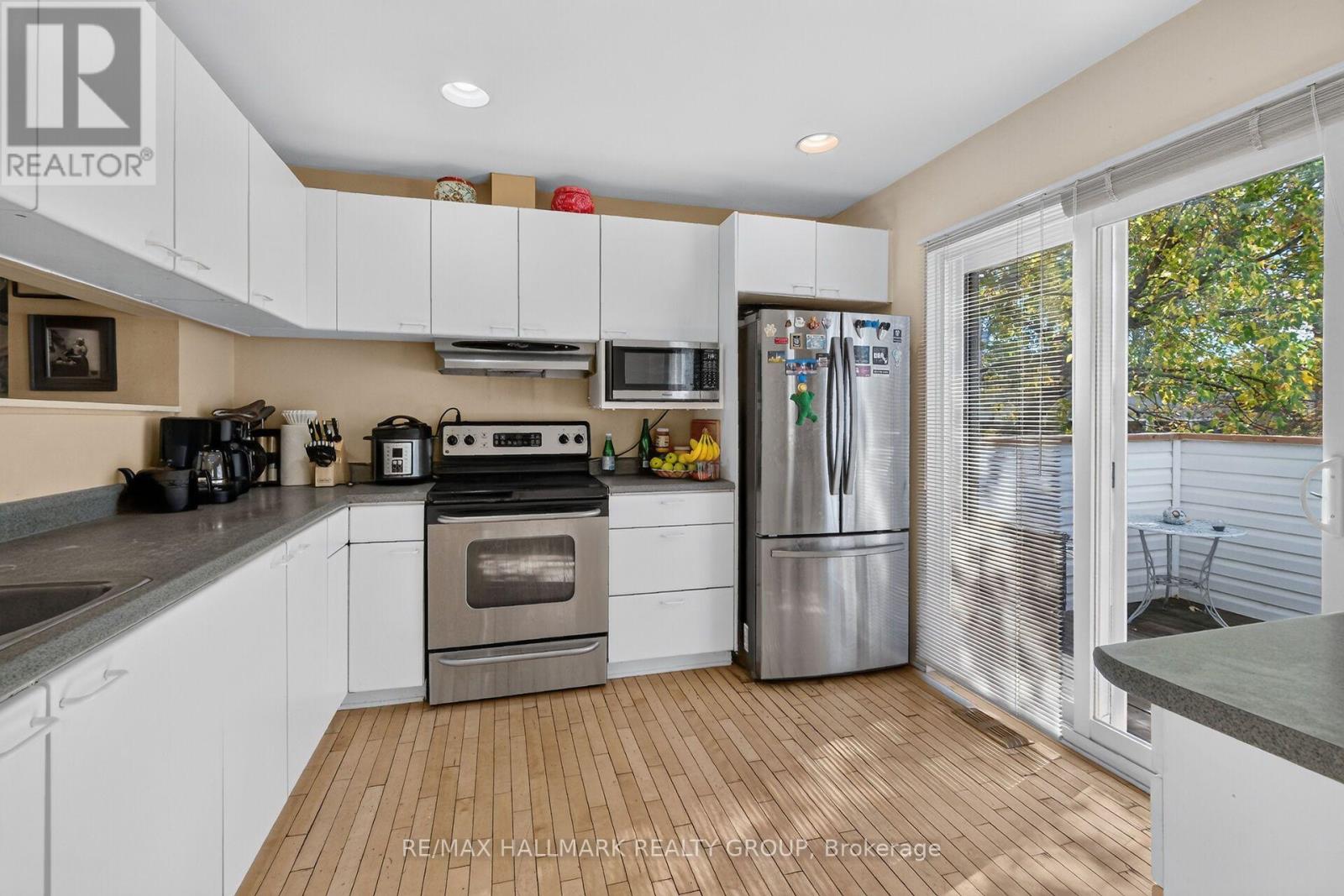 #2 121 MACKAY STREET - Image 17