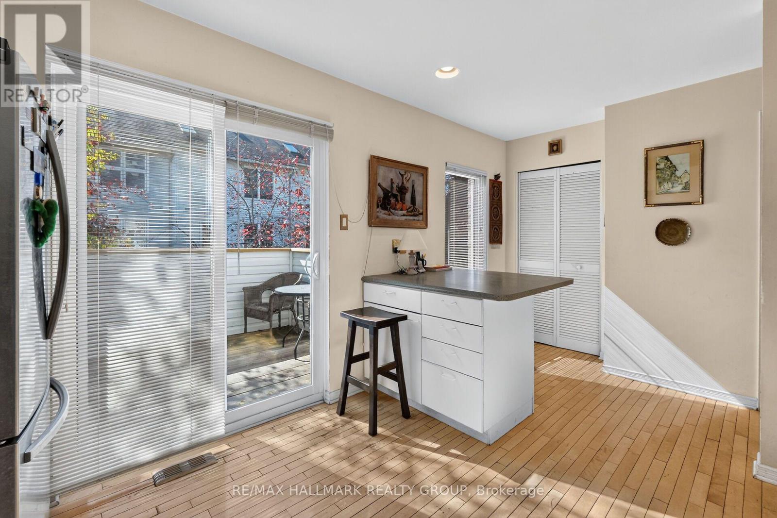 #2 121 MACKAY STREET - Image 20