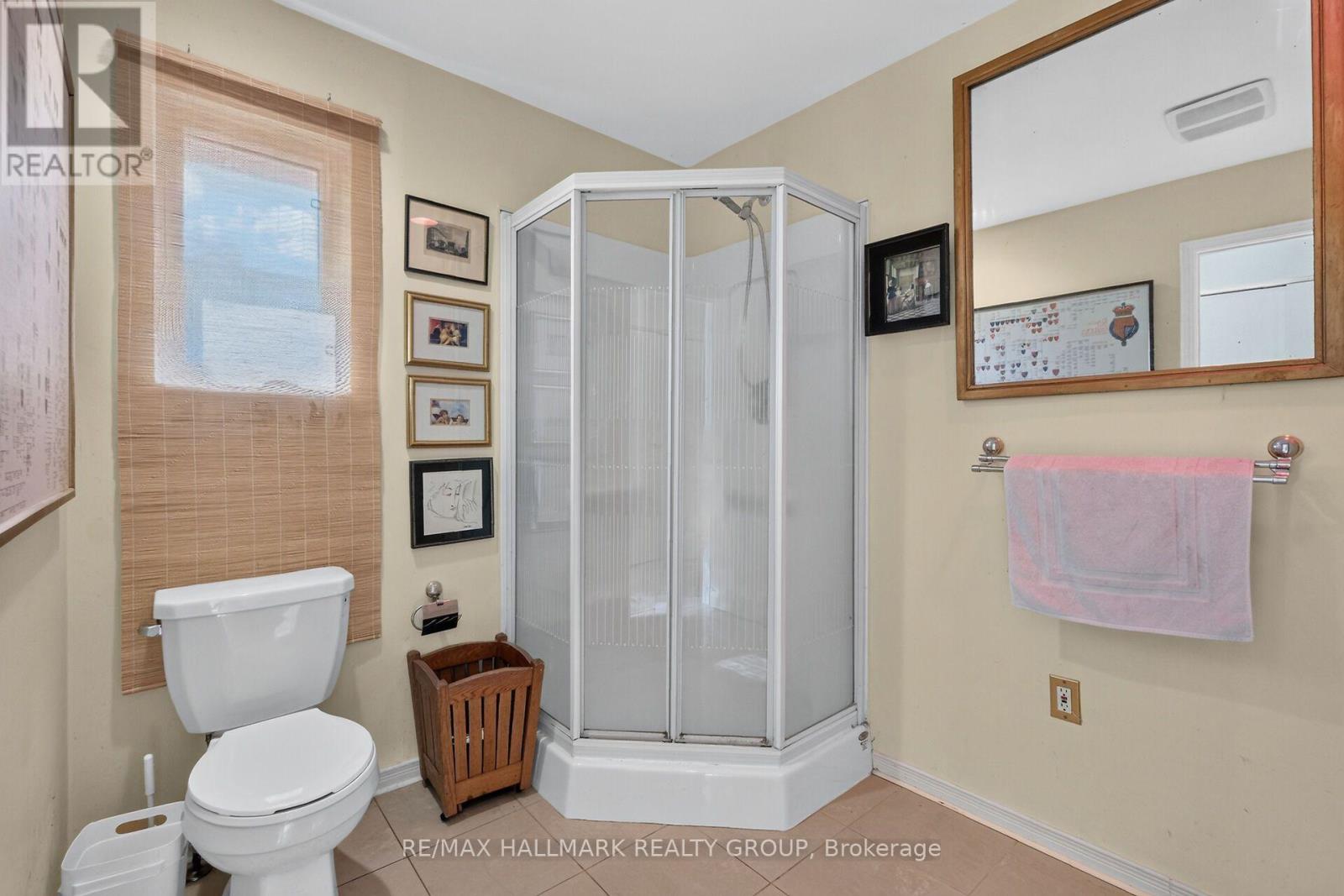 #2 121 MACKAY STREET - 33