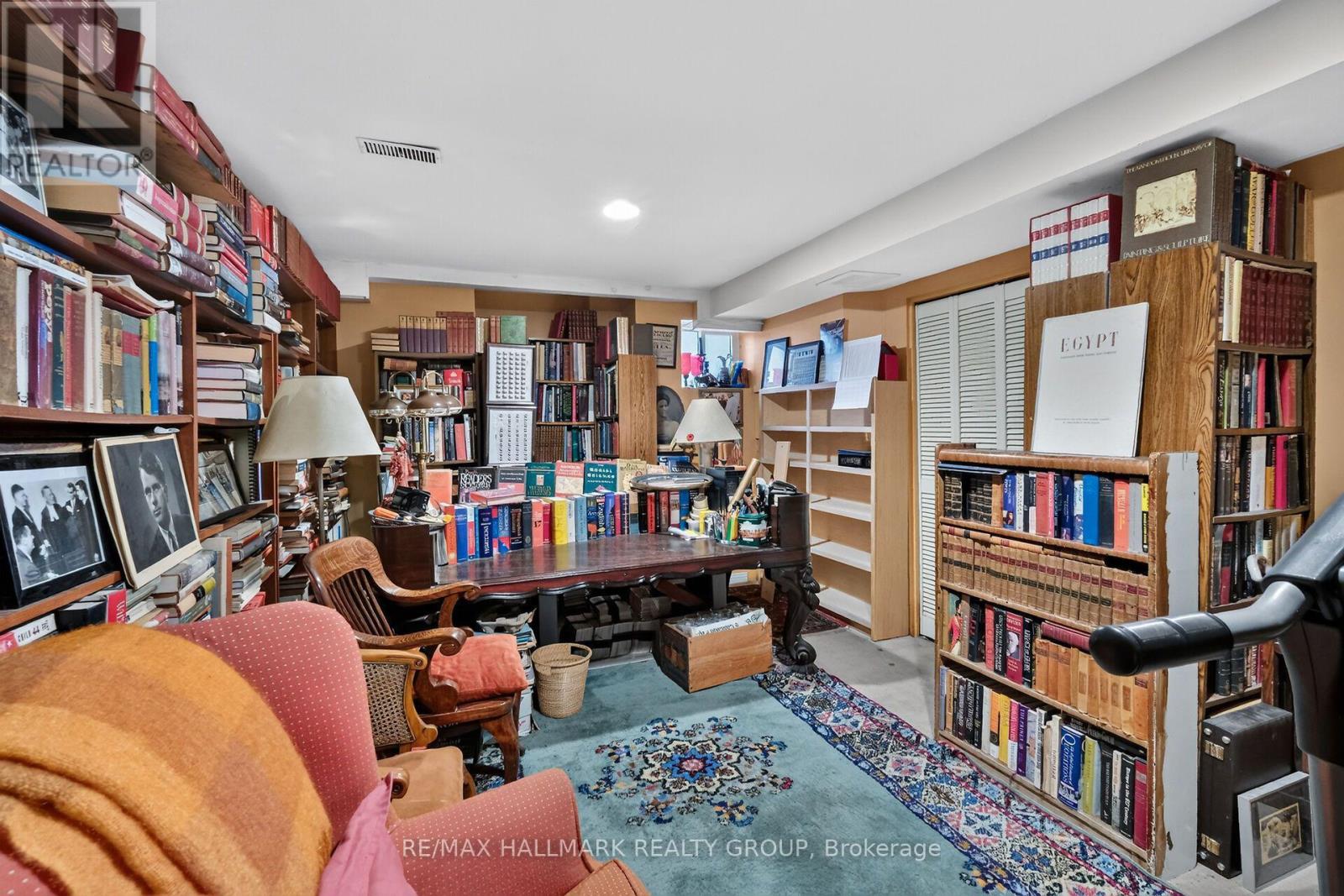 #2 121 MACKAY STREET - 41