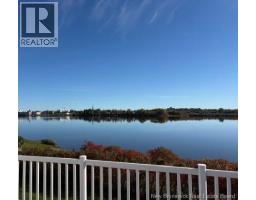 1015 Winton Crescent, photo 2