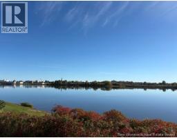 1015 Winton Crescent, photo 3