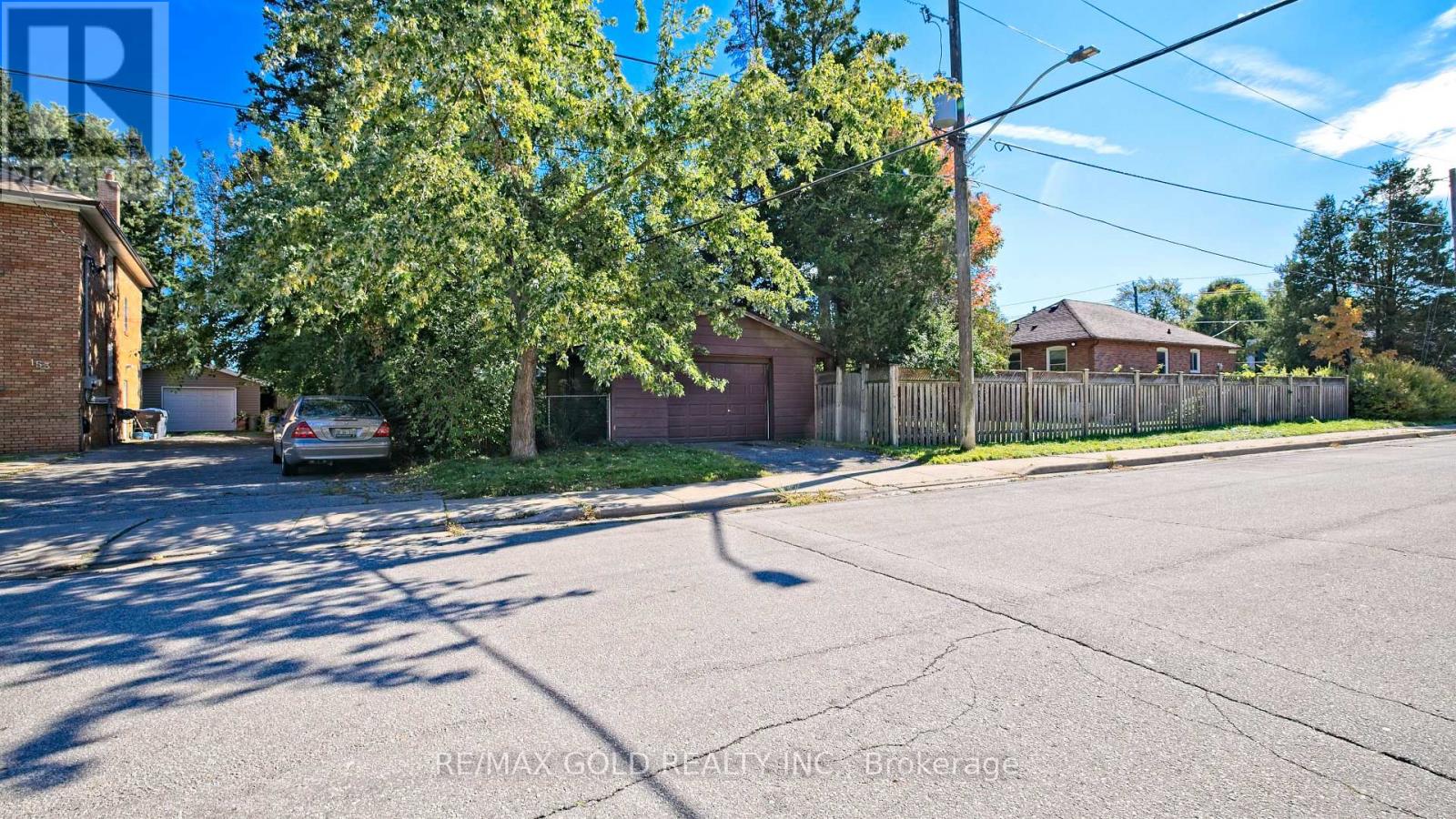 11 Pine Avenue North — photo 24
