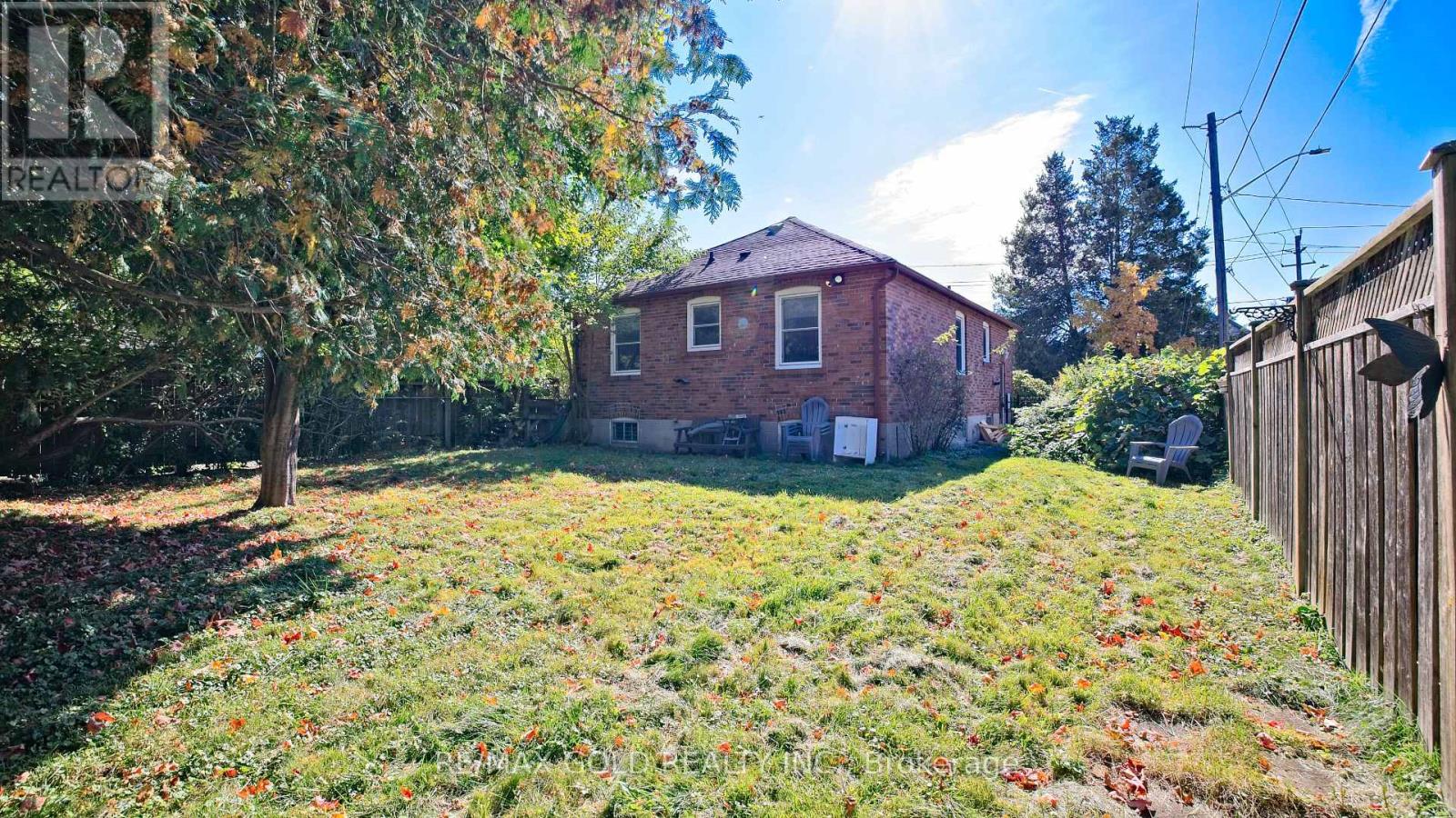 11 Pine Avenue North — photo 29