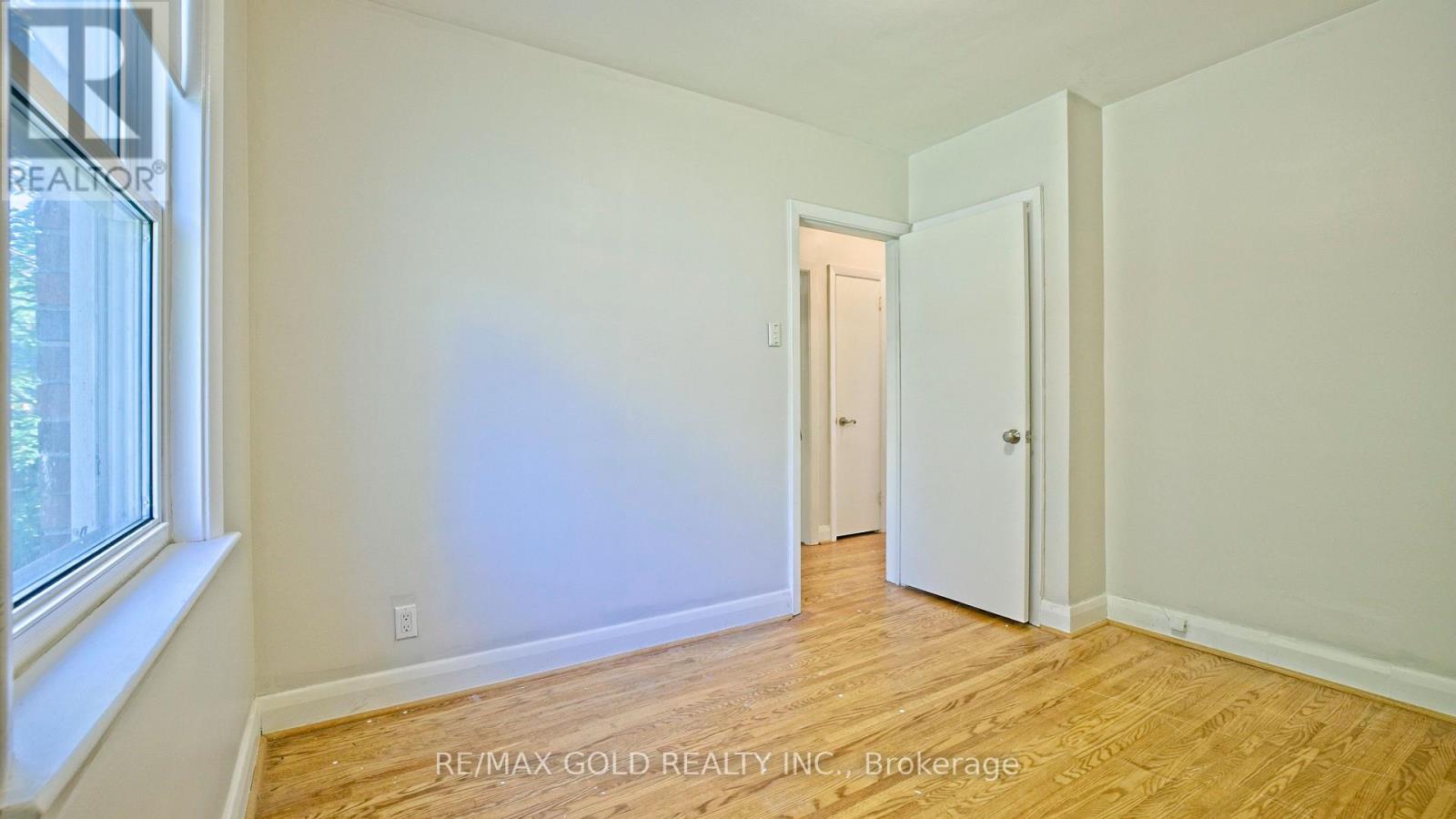 11 Pine Avenue North — photo 22