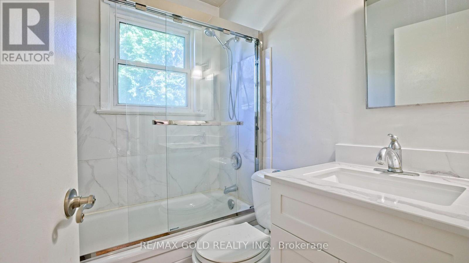 11 Pine Avenue North — photo 23