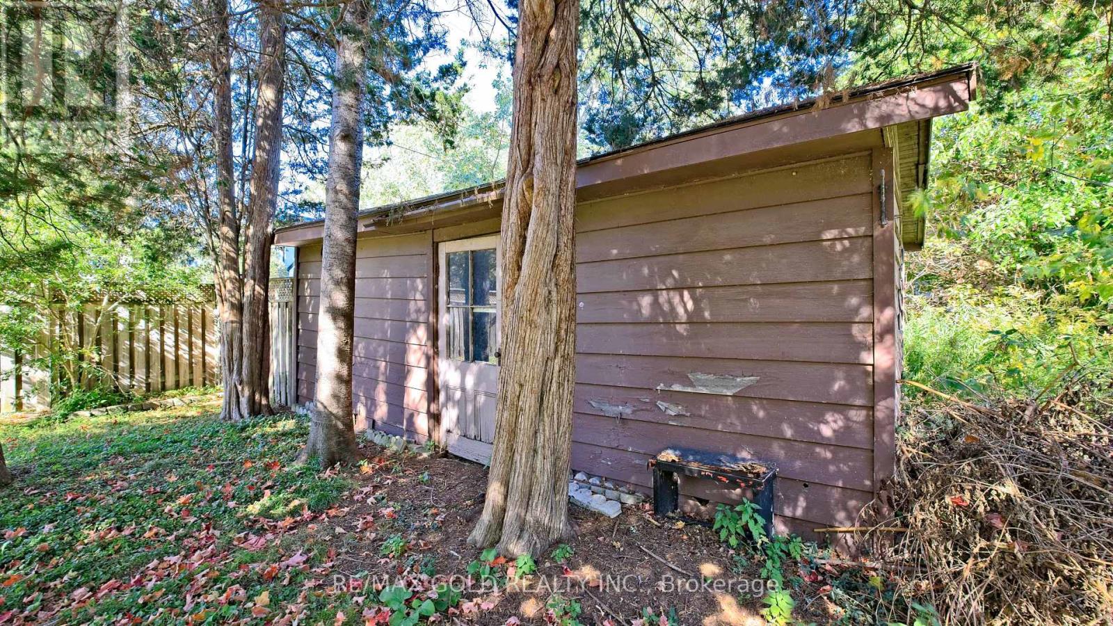 11 Pine Avenue North — photo 30