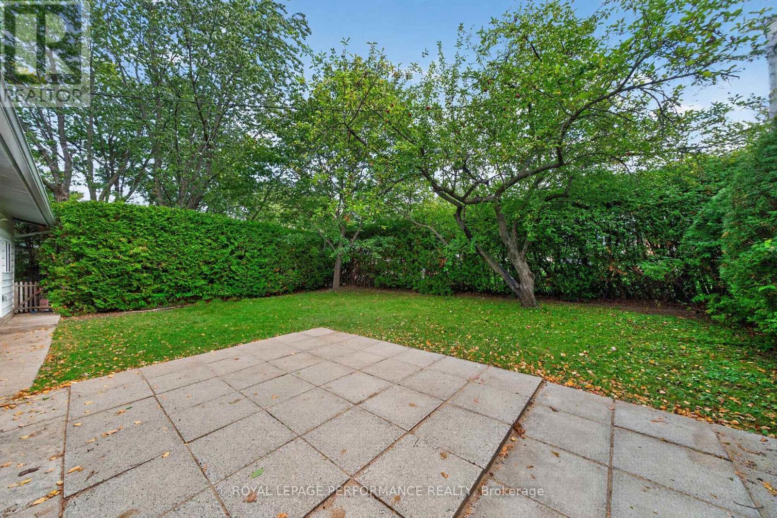 21 MILLBROOK CRESCENT - 33