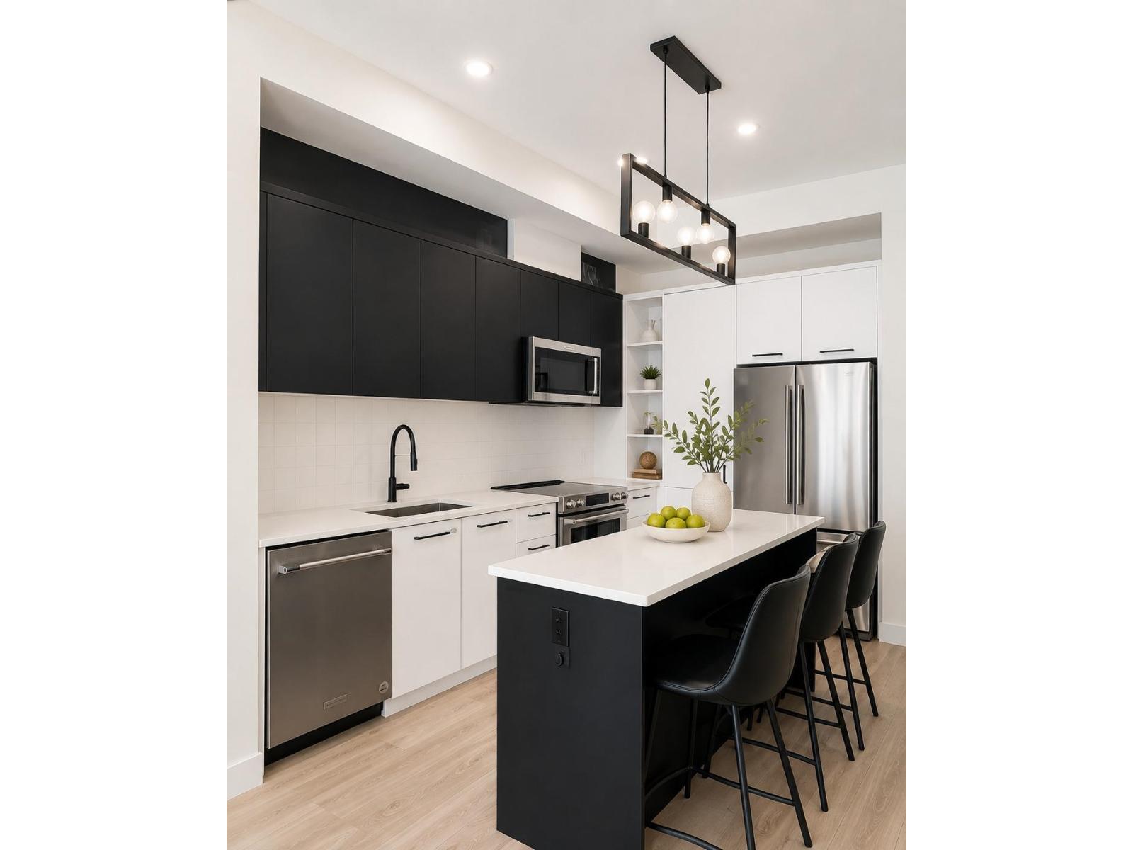 440 2635 King George Boulevard, Sullivan Station