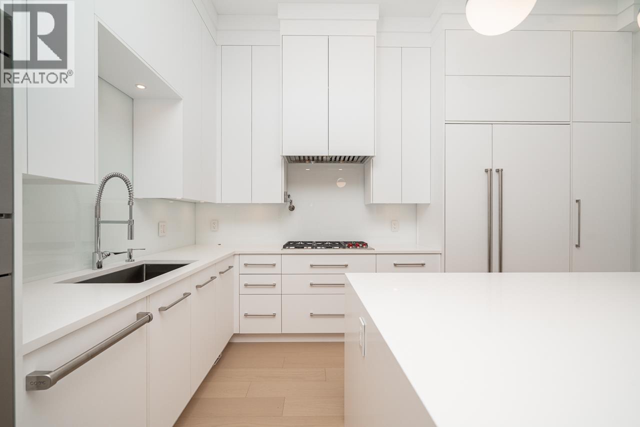 Photo of 1 5061 BLENHEIM STREET 18