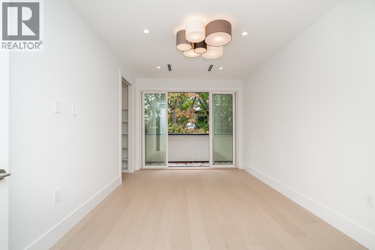 Photo of 1 5061 BLENHEIM STREET 21