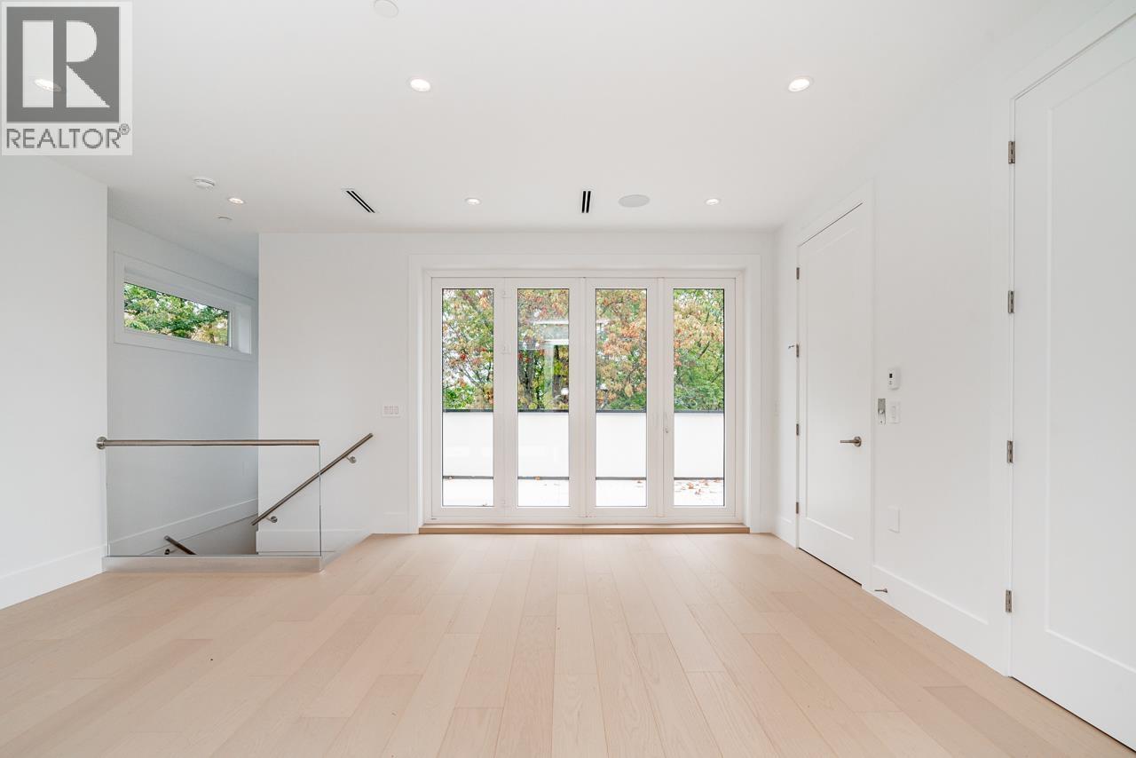 Photo of 1 5061 BLENHEIM STREET 35