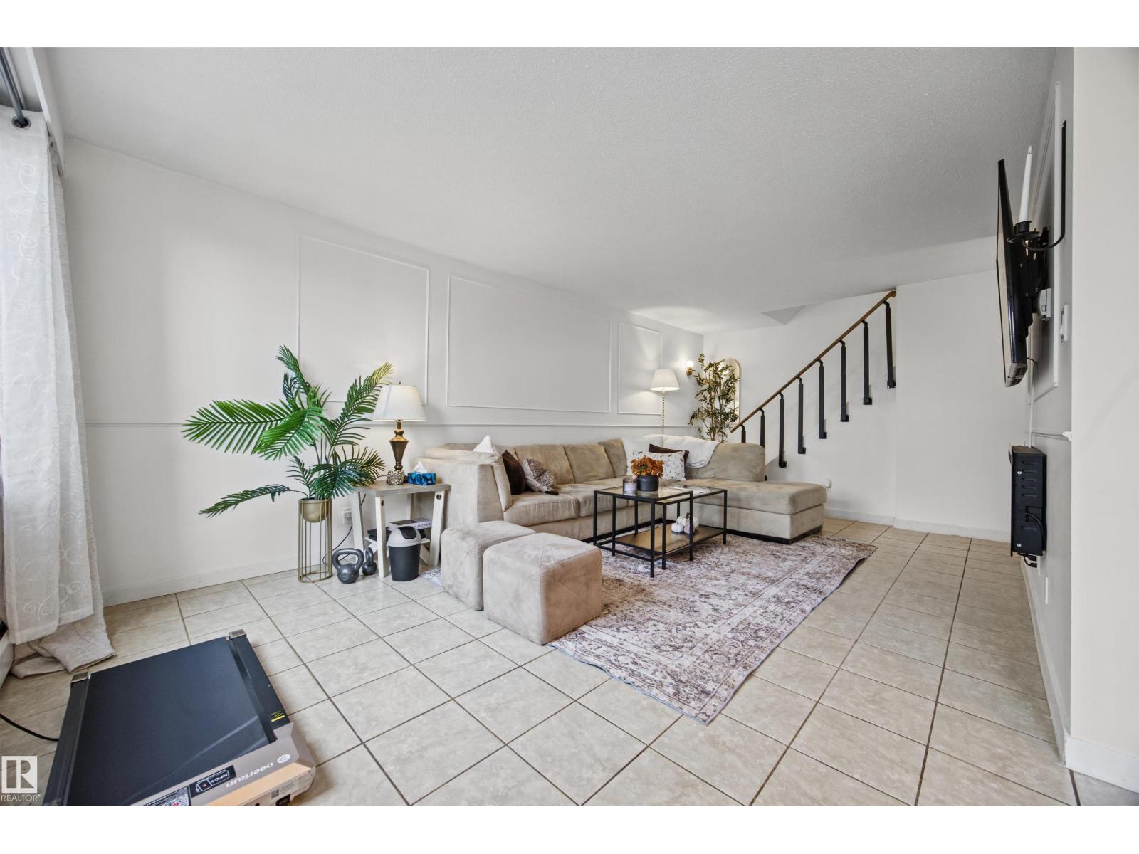 #109 7815 159 NW - 12
