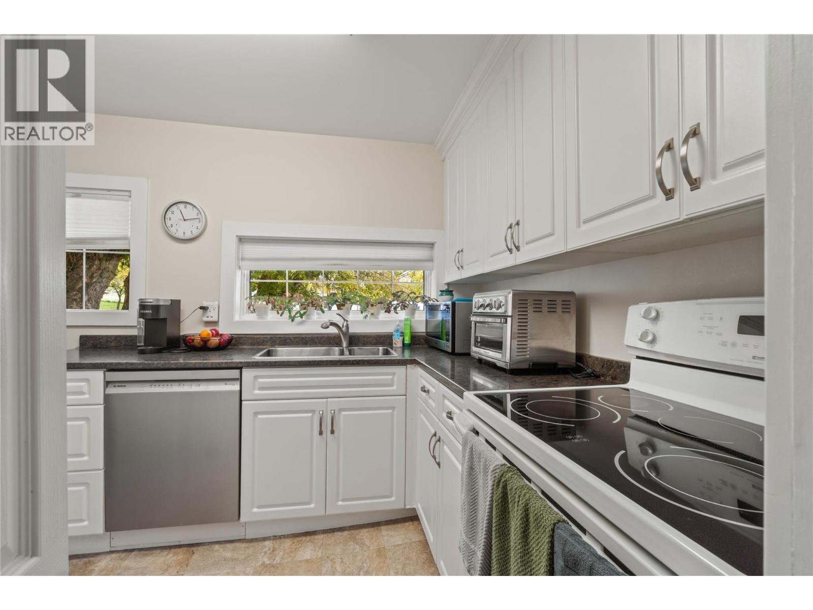 6725 Barnhartvale Road - 7