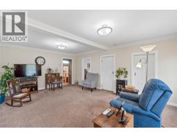 Living room - 6725 Barnhartvale Road, Kamloops, BC V2C6V7 Photo 9