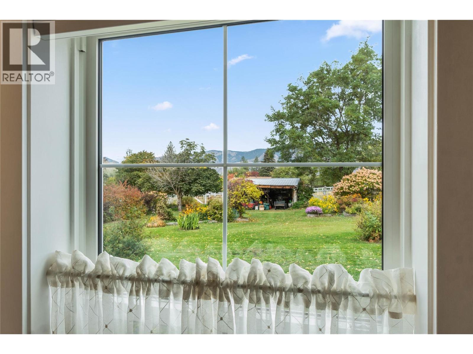 6725 Barnhartvale Road - 12