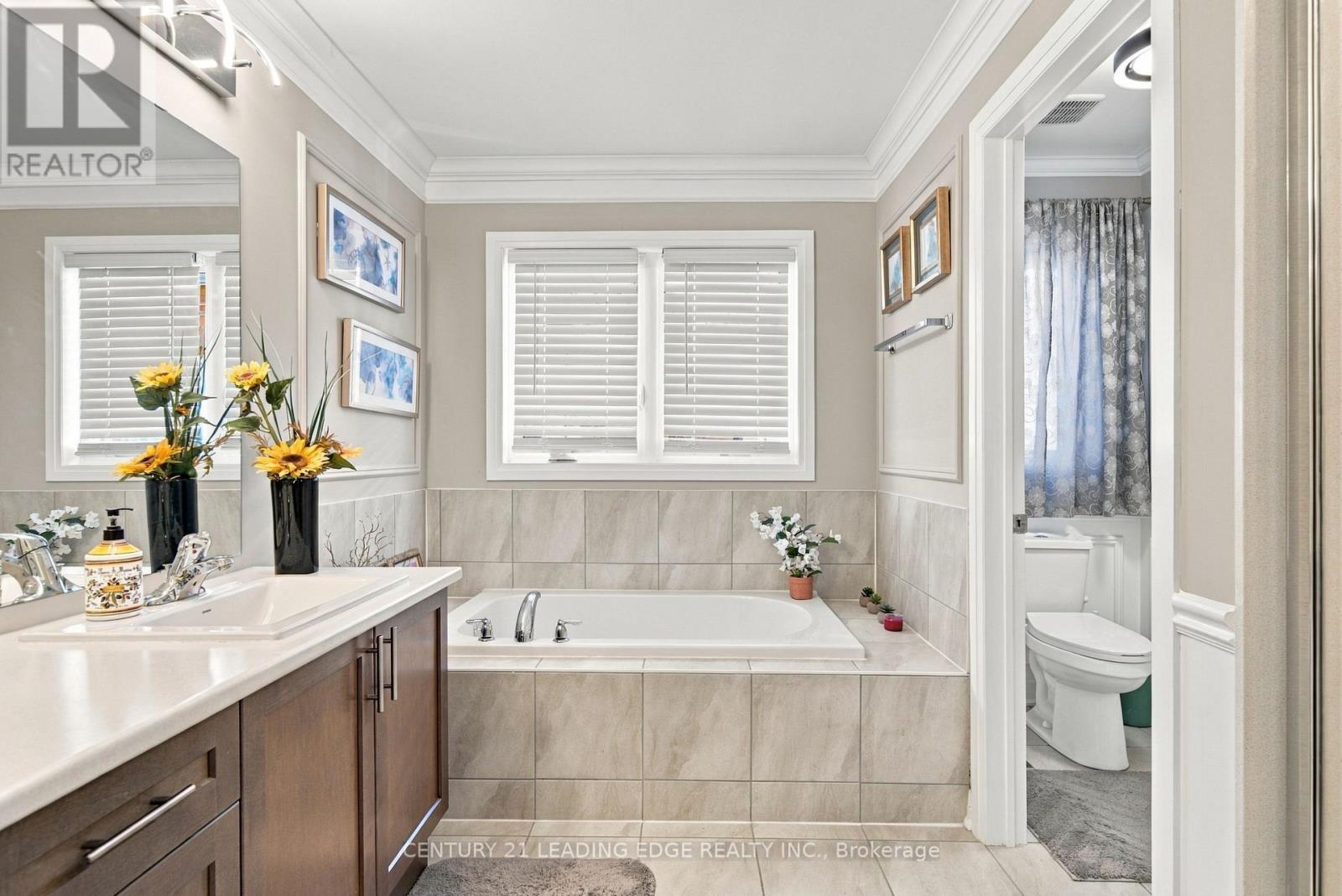 119 YACHT DRIVE - 32