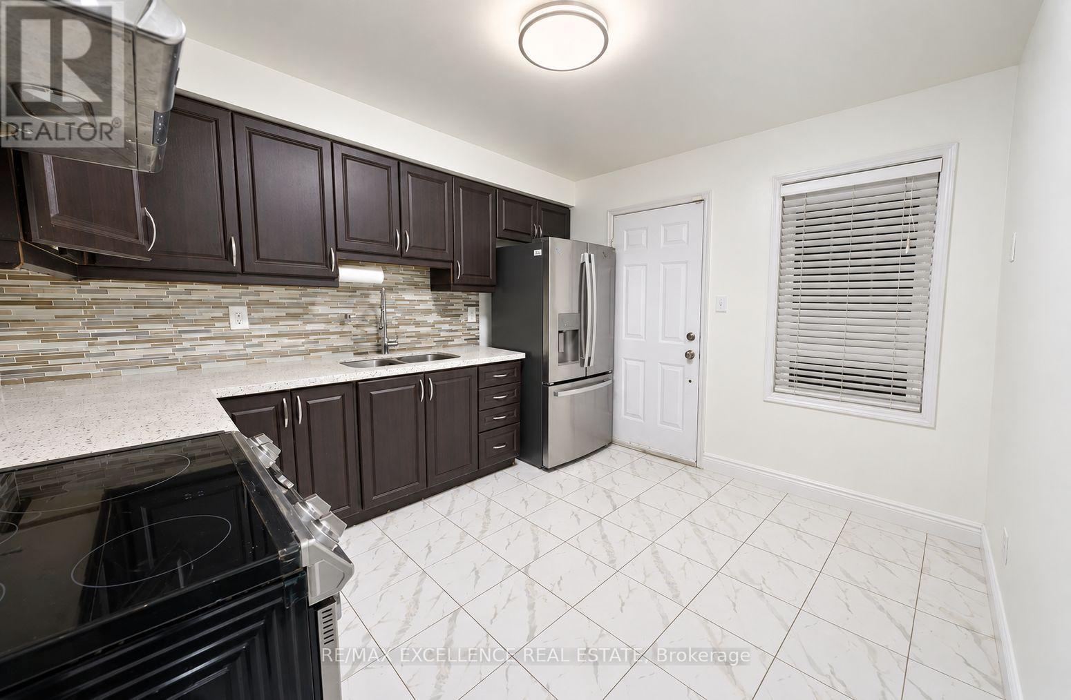 2371 Clearside Court, Pickering, ON photo 4