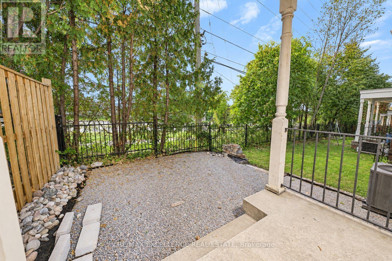 2371 Clearside Court, Pickering, ON photo 9