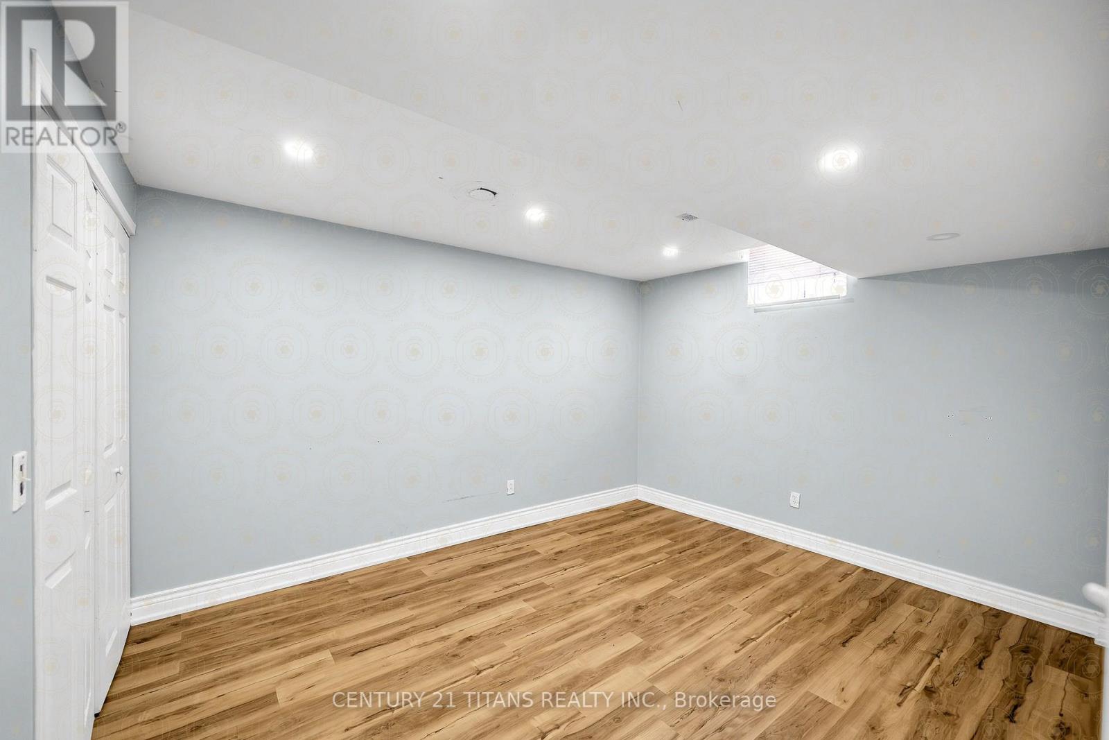 51 MARCHWOOD CRESCENT - 21