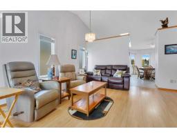Living room/Dining room - 123 Riverview Circle, Cochrane, AB T4C1K5 Photo 12