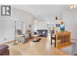 2pc Bathroom - 123 Riverview Circle, Cochrane, AB T4C1K5 Photo 8