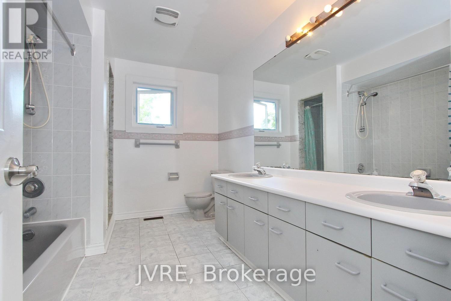 612 ELGIN MILLS ROAD W - 35