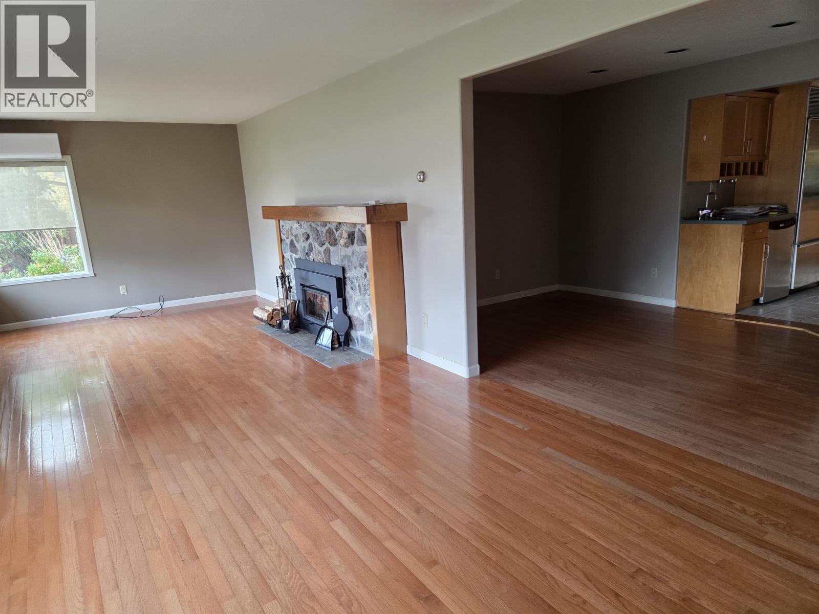 121 S SEVENTH AVENUE - 6