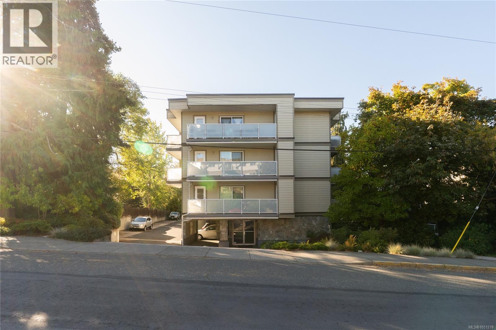 203 3230 Glasgow Ave, Saanich - Image 1