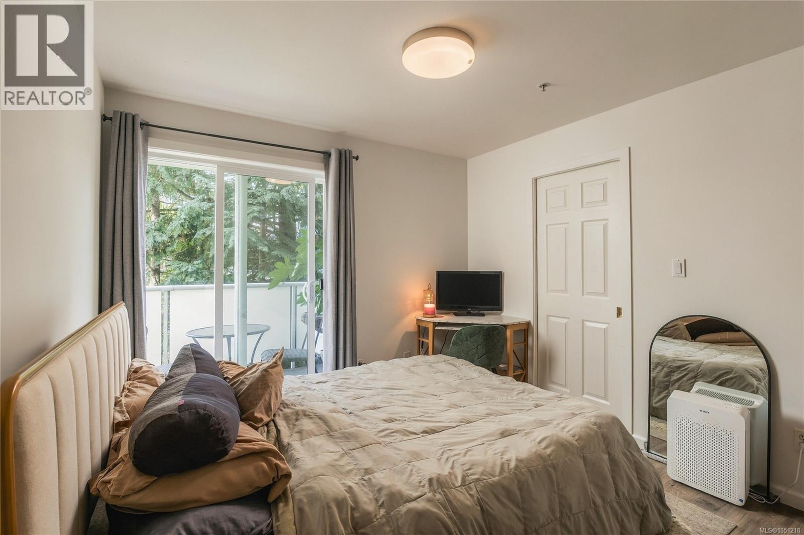 203 3230 Glasgow Ave, Saanich - Image 1