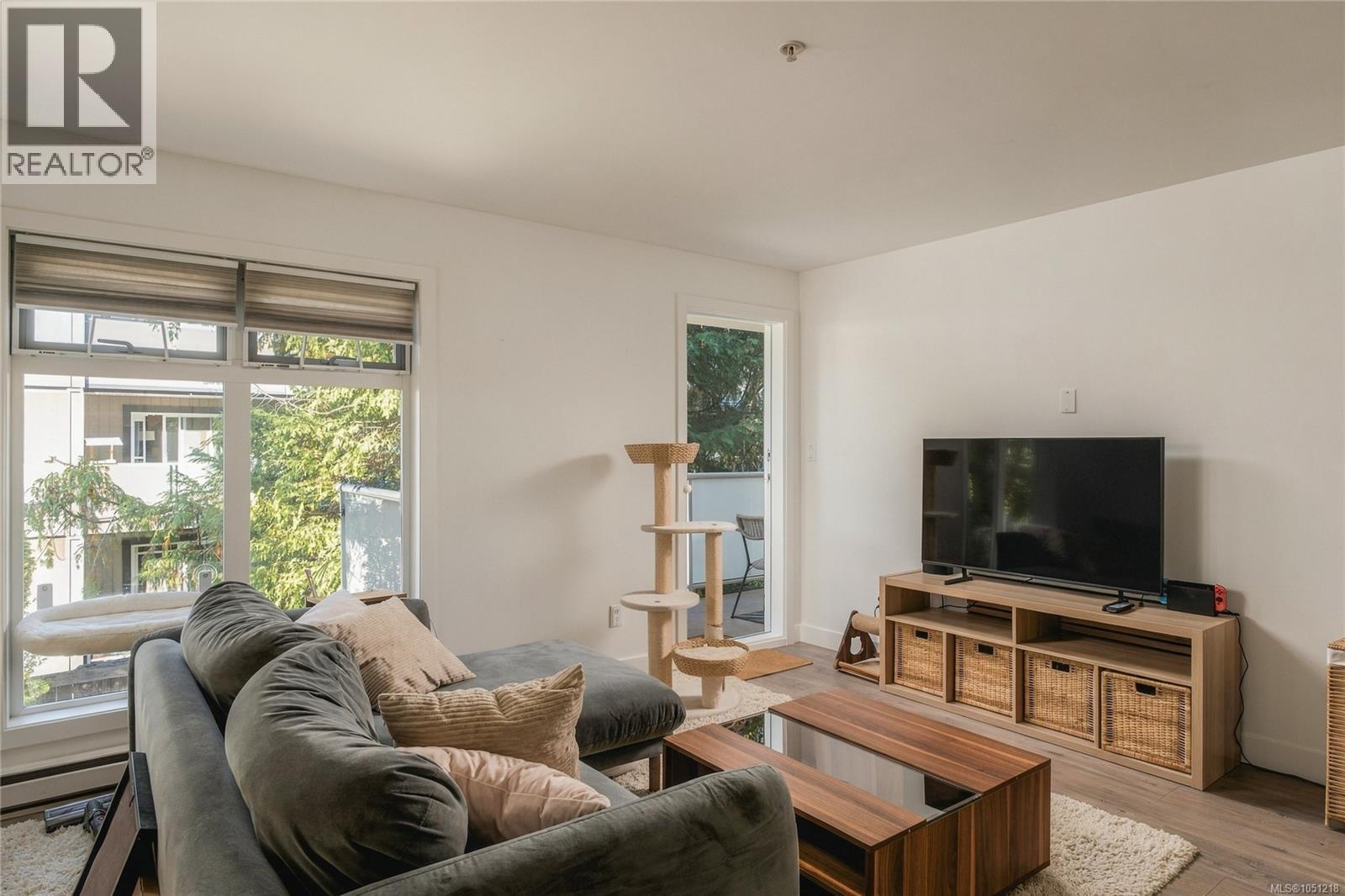 203 3230 Glasgow Ave, Saanich - Image 1