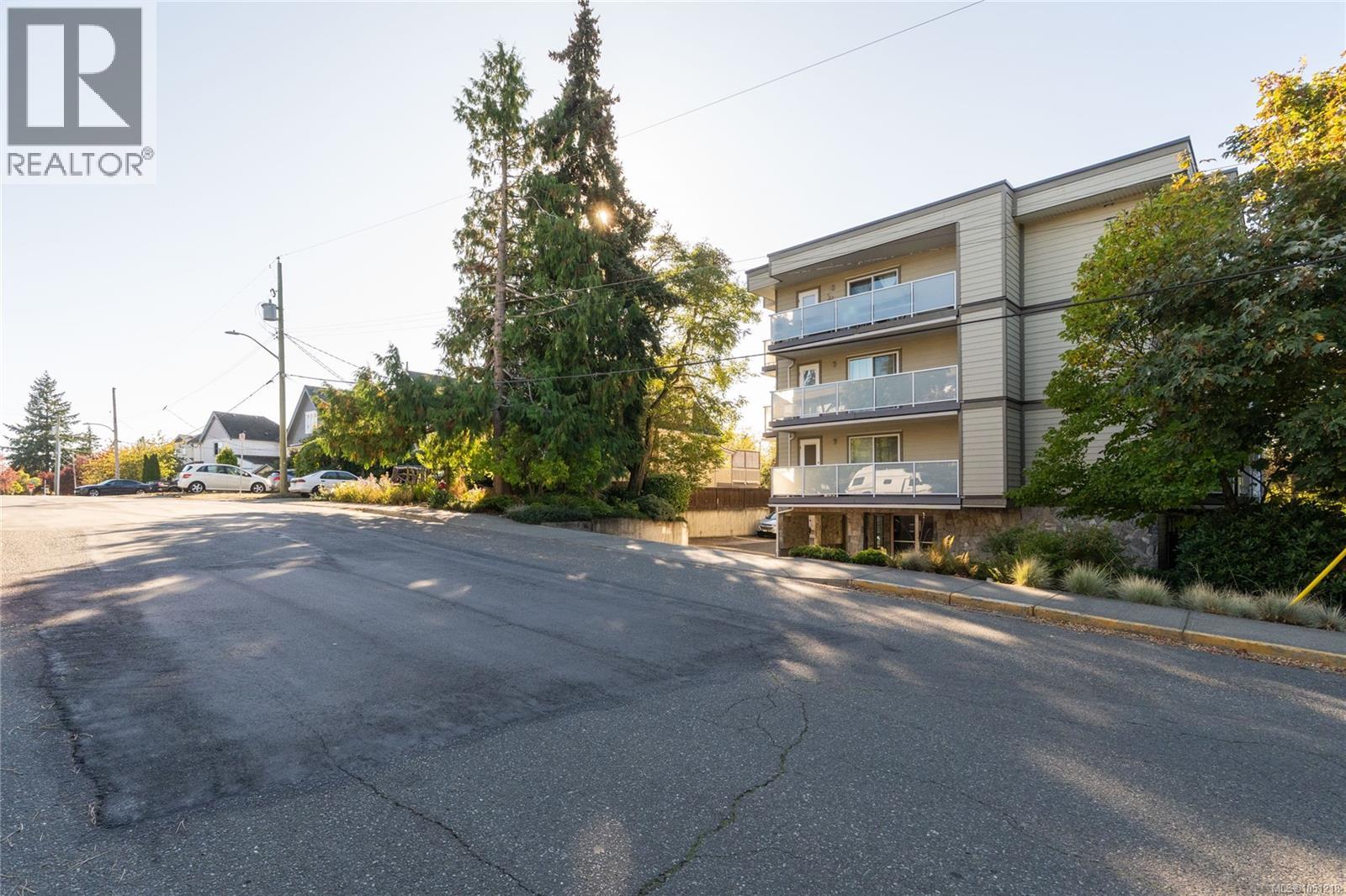 203 3230 Glasgow Ave, Saanich - Image 1