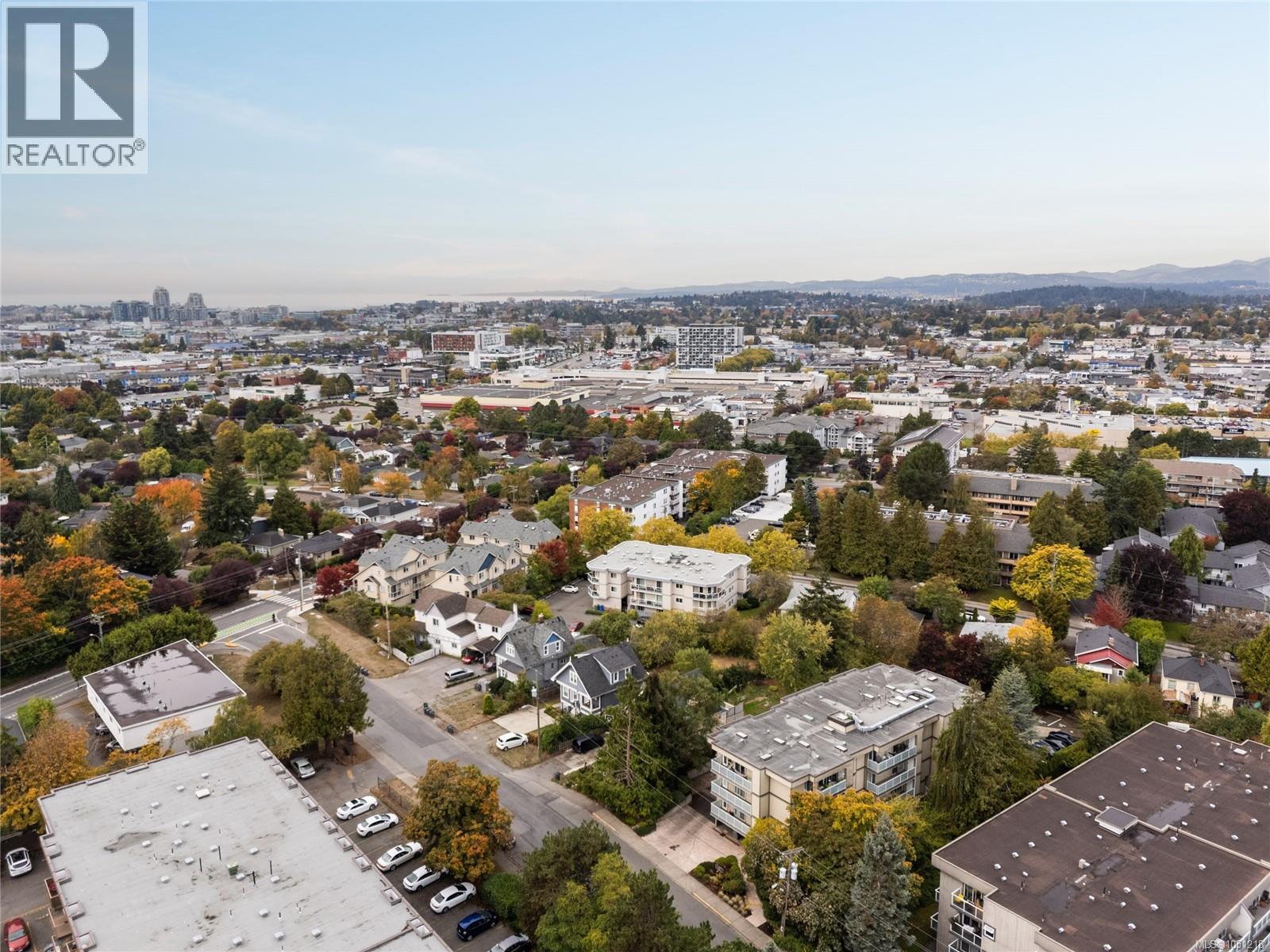 203 3230 Glasgow Ave, Saanich - Image 1