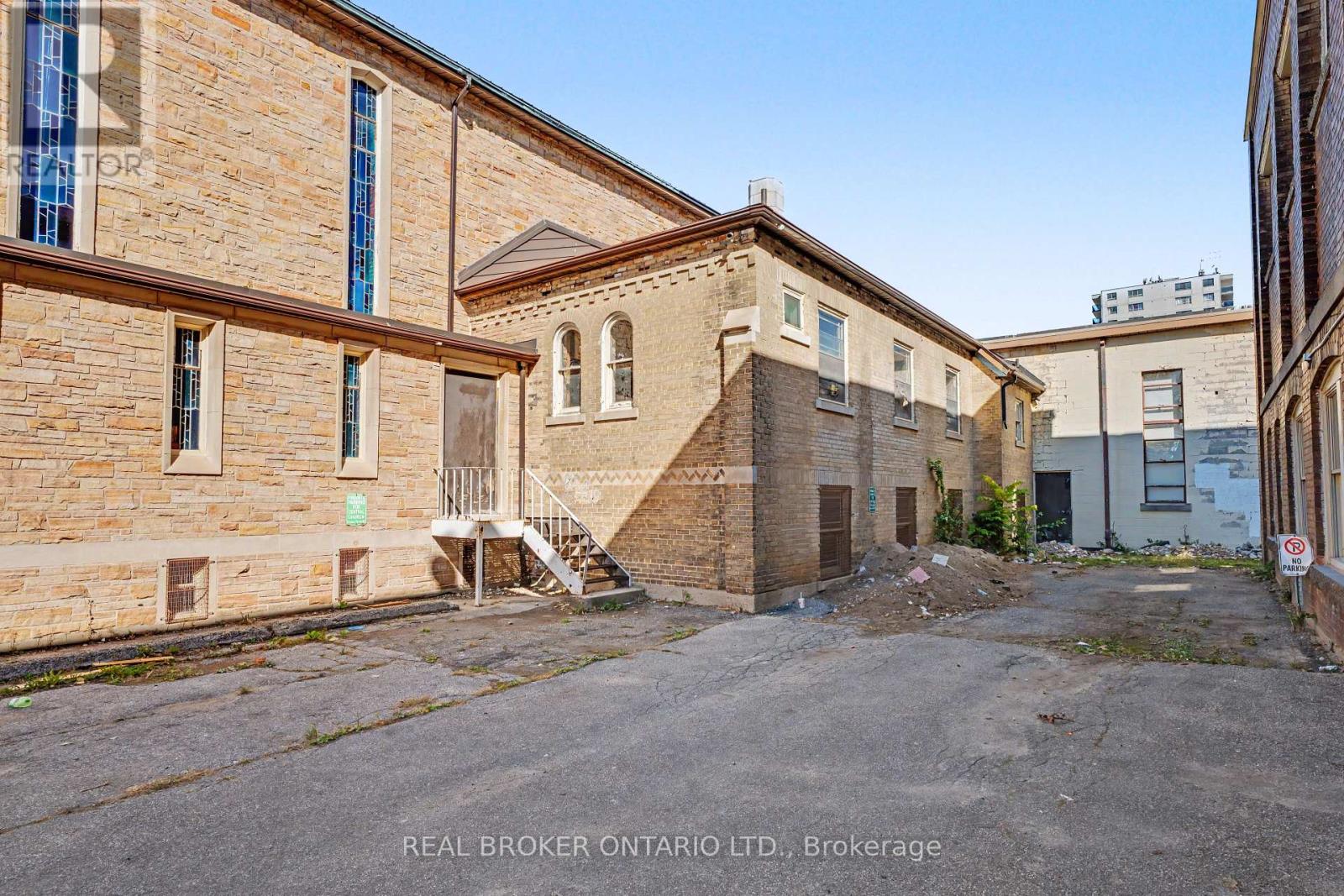 97 Wellington Street — photo 7