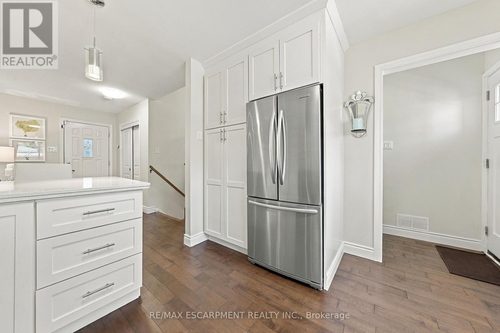 2231 URWIN CRESCENT - 10