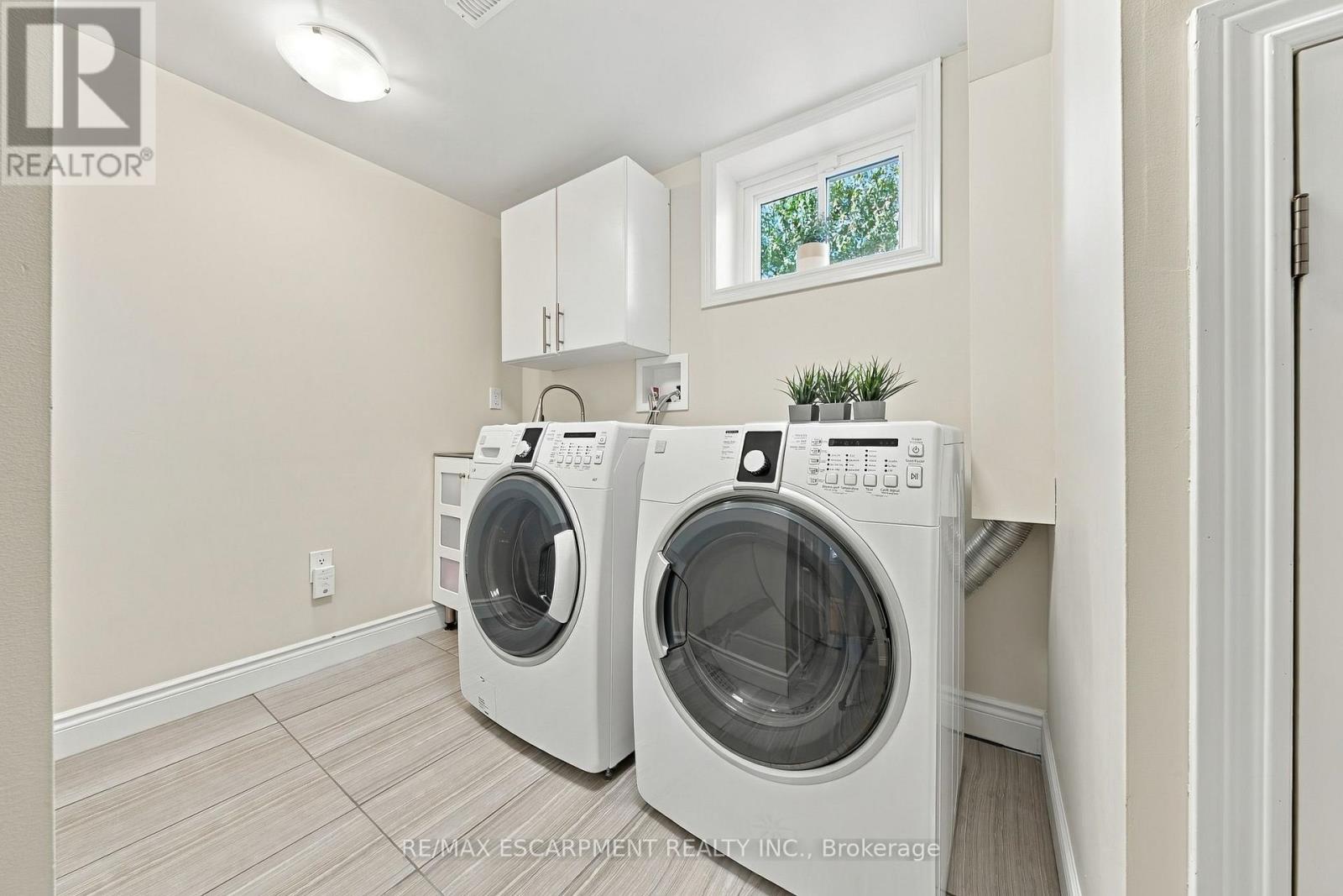 2231 URWIN CRESCENT - 24