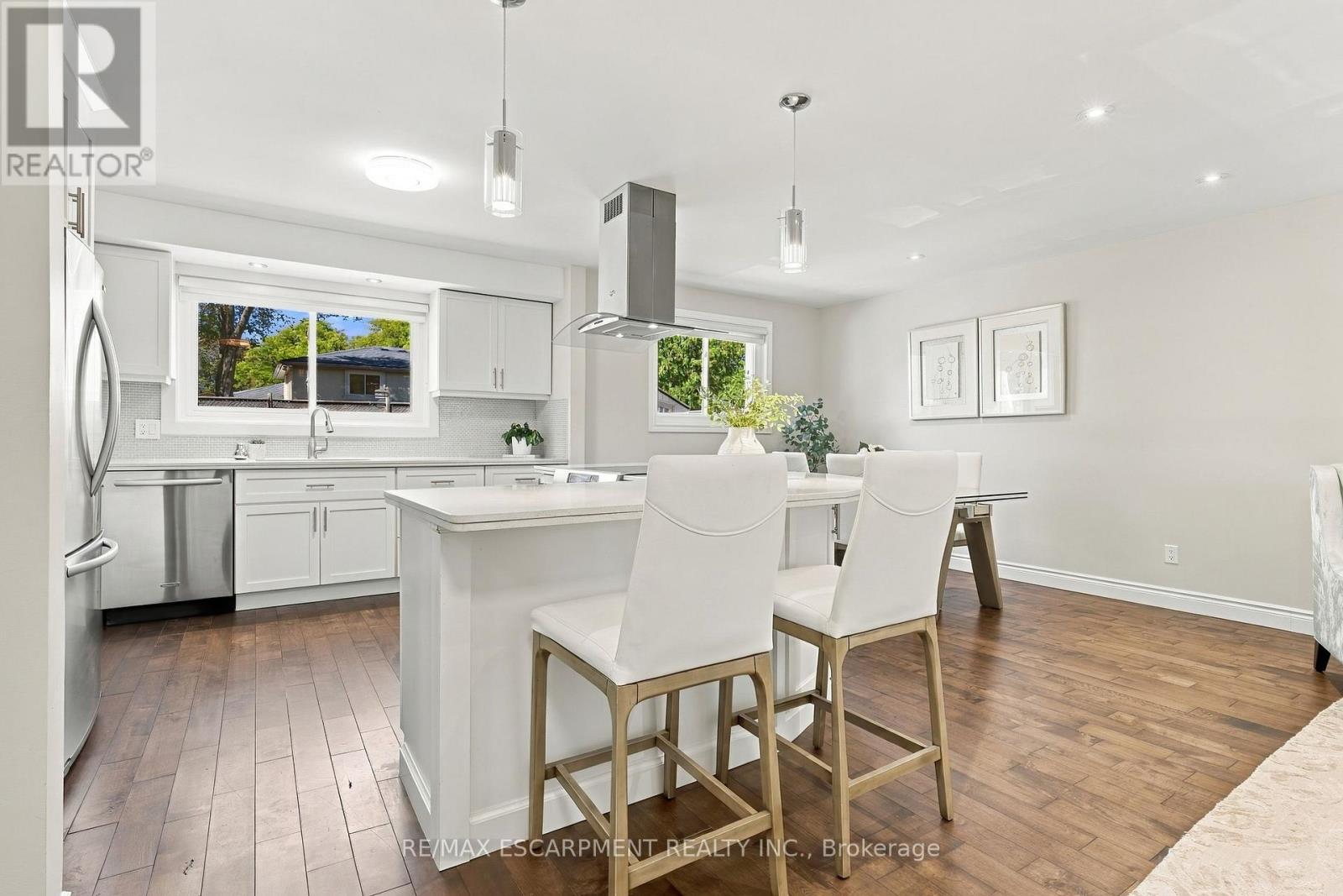 2231 URWIN CRESCENT - 6