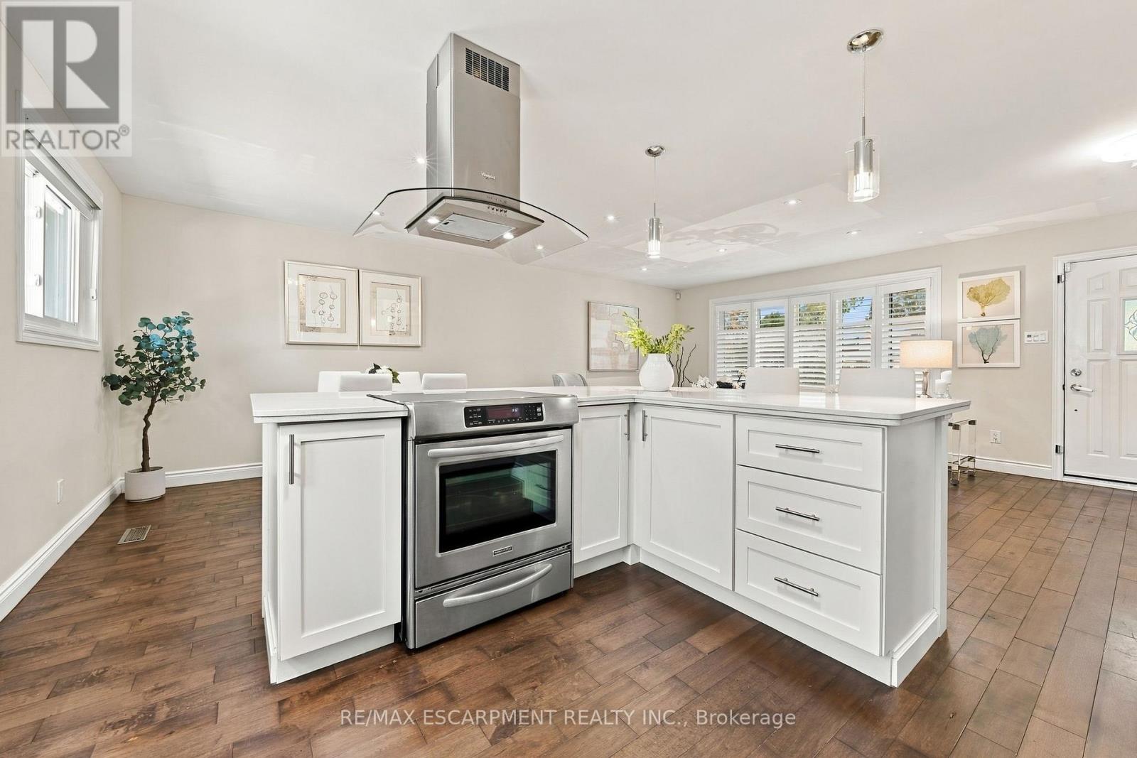 2231 Urwin Crescent, Oakville, ON photo 8