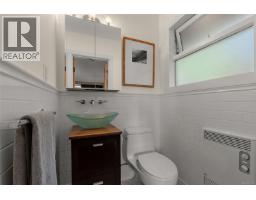 Kitchen - 1680 Ash Rd, Saanich, BC V5C4B3 Photo 10