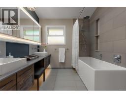 Laundry room - 1680 Ash Rd, Saanich, BC V5C4B3 Photo 11