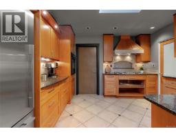 1680 Ash Rd, Saanich, BC V5C4B3 Photo 15