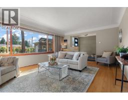 Living room - 1680 Ash Rd, Saanich, BC V5C4B3 Photo 6