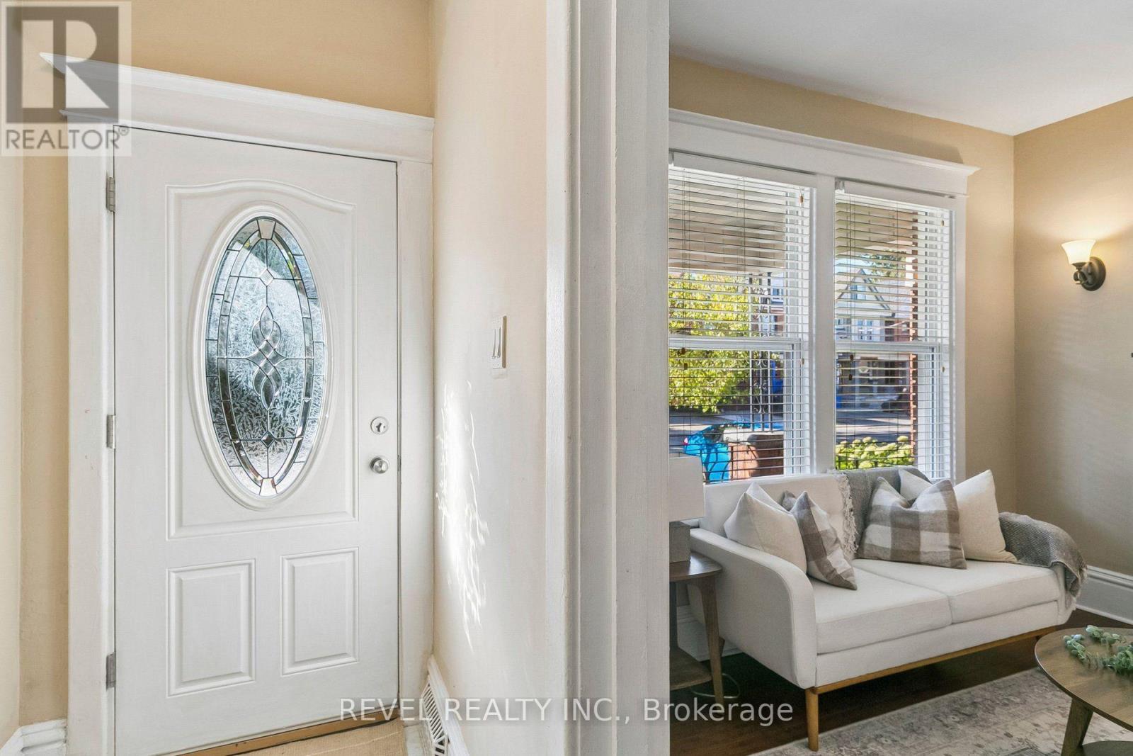36 HOLTON AVENUE N - 10