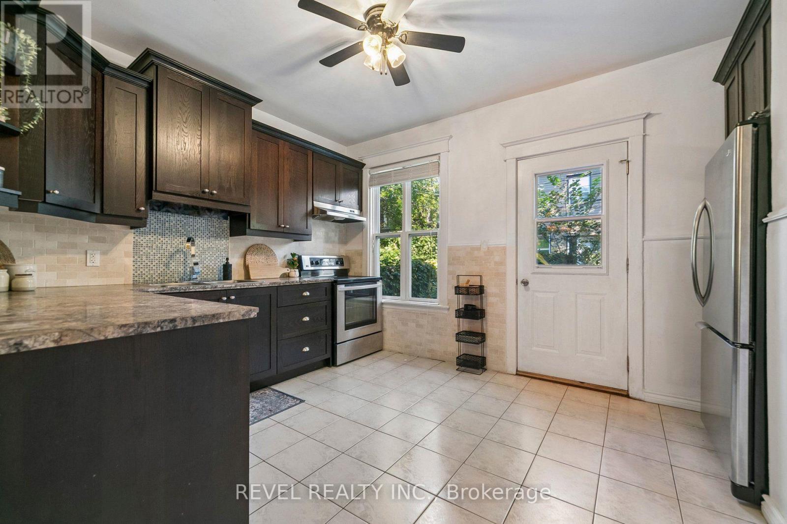 36 HOLTON AVENUE N - 15